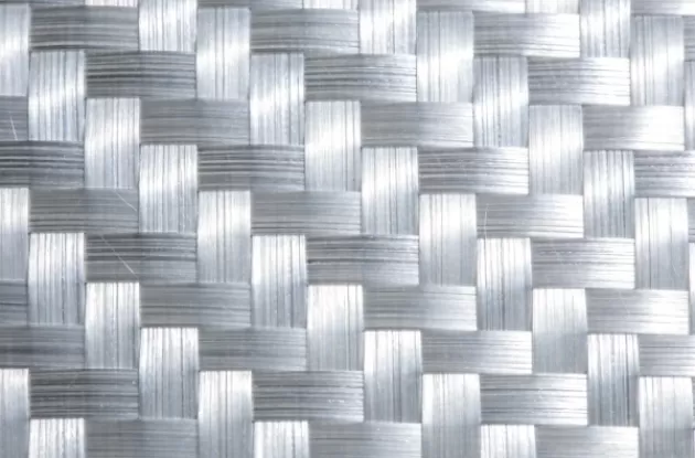 Para que serve o tapete de fibra de vidro em painéis sanduíche?